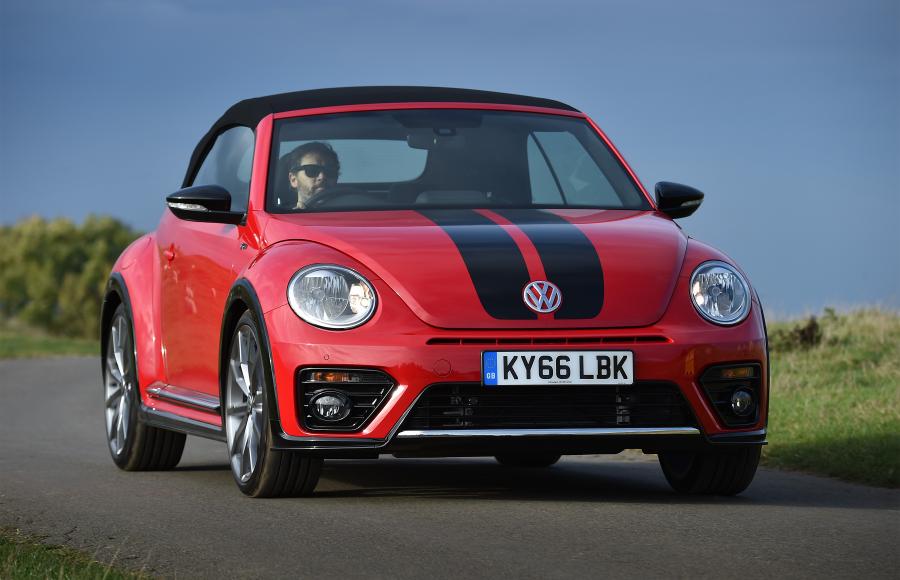  Volkswagen Beetle Cabriolet R-Line 2016 года  (UK) (фото 20 из 32)